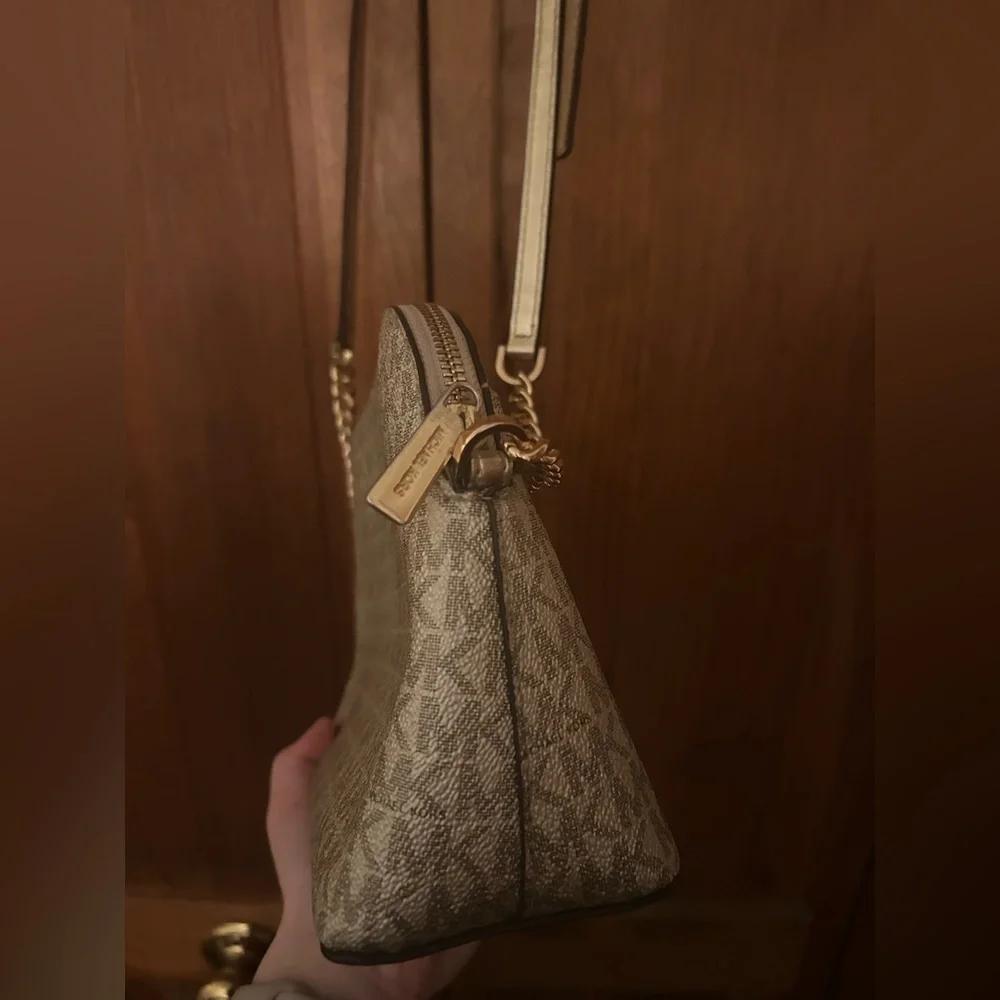 Michael Kors Jet Set Travel Medium Logo Dome Crossbody Bag W/ Gold Hardware